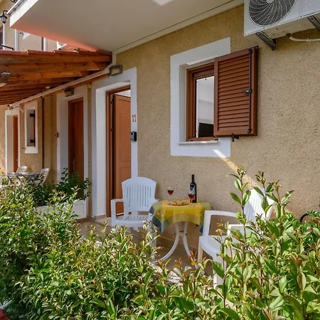 Ξενοδοχείο με διαμερίσματα Buena Vista Λουρδάτα